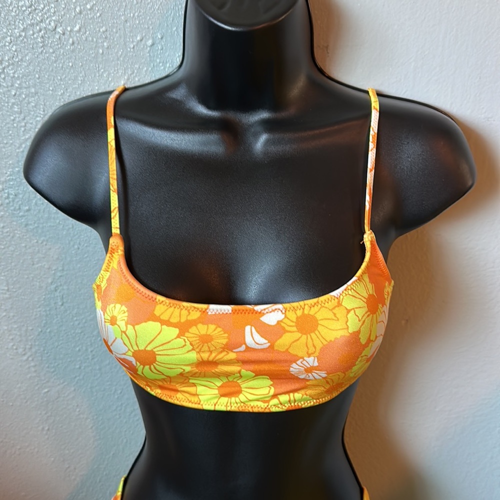 Orange floral Cheeky coverage bottom with top swimsuit set. - Picture 2 of 12